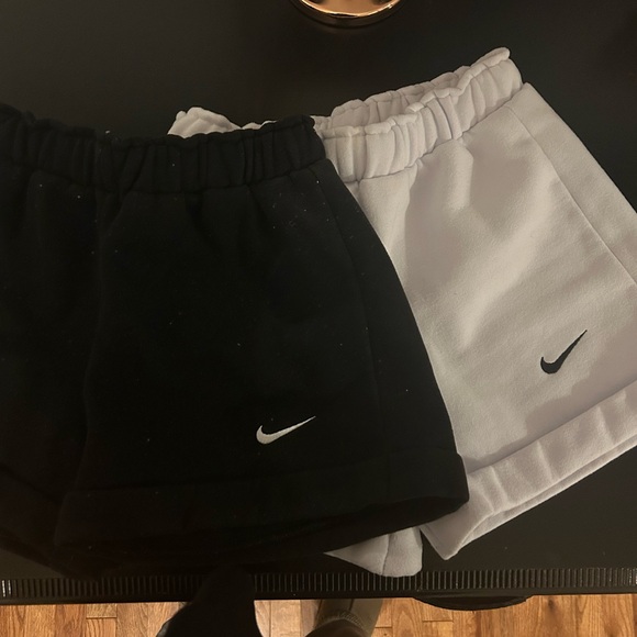 Nike comfy shorts - Picture 3 of 4